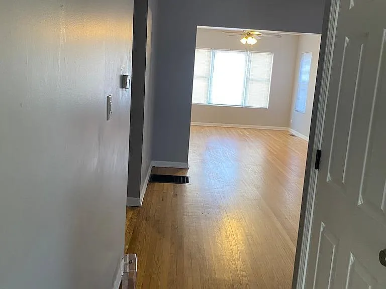 1736 N Laramie Ave — Photo 15