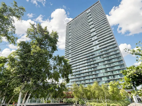 105 The Queensway Unit 3301, Toronto, ON M6S 5B5