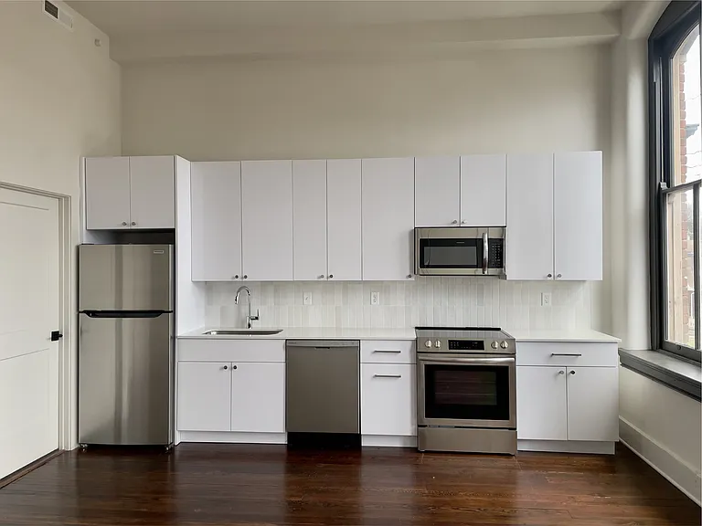 516 Berry St #201 — Photo 2