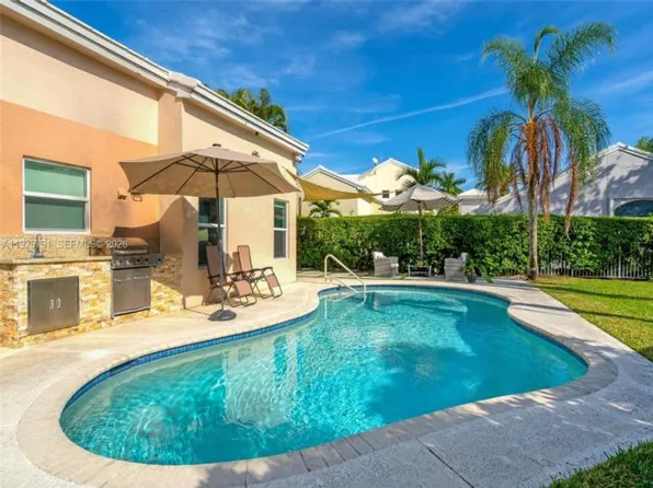 15241 Wilshire Ct, Pembroke Pines, FL 33027