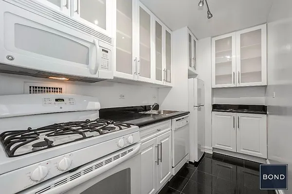 Rented by Bond New York | media 20