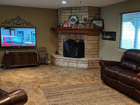 5th image of 4018 Sierra Ln