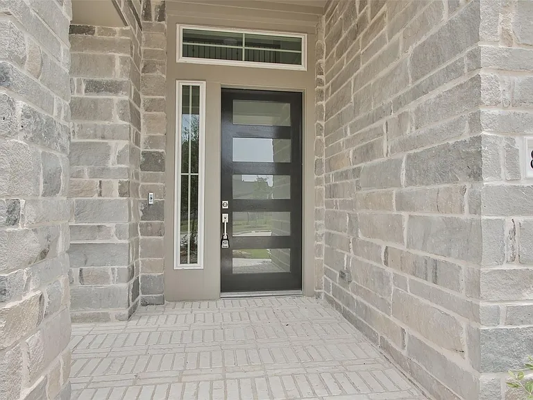 8018 Hingham Ln — Photo 3