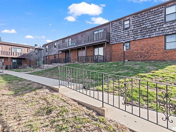 2nd image of 1913 Jeanette Ln APT 8