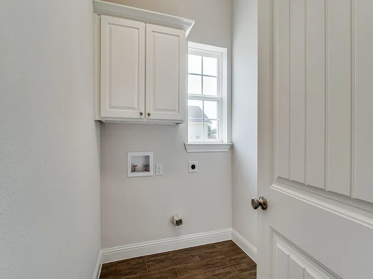 711 Mulberry Ct — Photo 16
