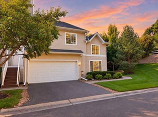 320 Willoughby Way W, Minnetonka, MN 55305