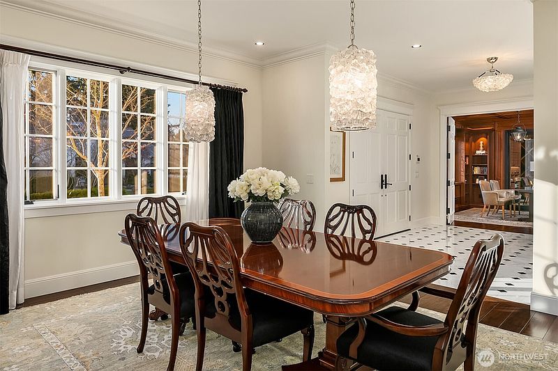 3rd image of 2020 Parkside Drive E