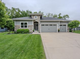 2848 Prairie Rose Dr, Norwalk, IA 50211