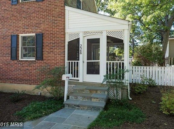 3rd image of 228 N Evergreen St