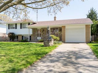 22 Pembroke Cres, Chatham Kent, ON N7L 2J4
