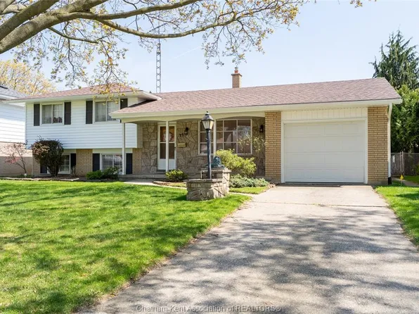 22 Pembroke Cres, Chatham Kent, ON N7L 2J4