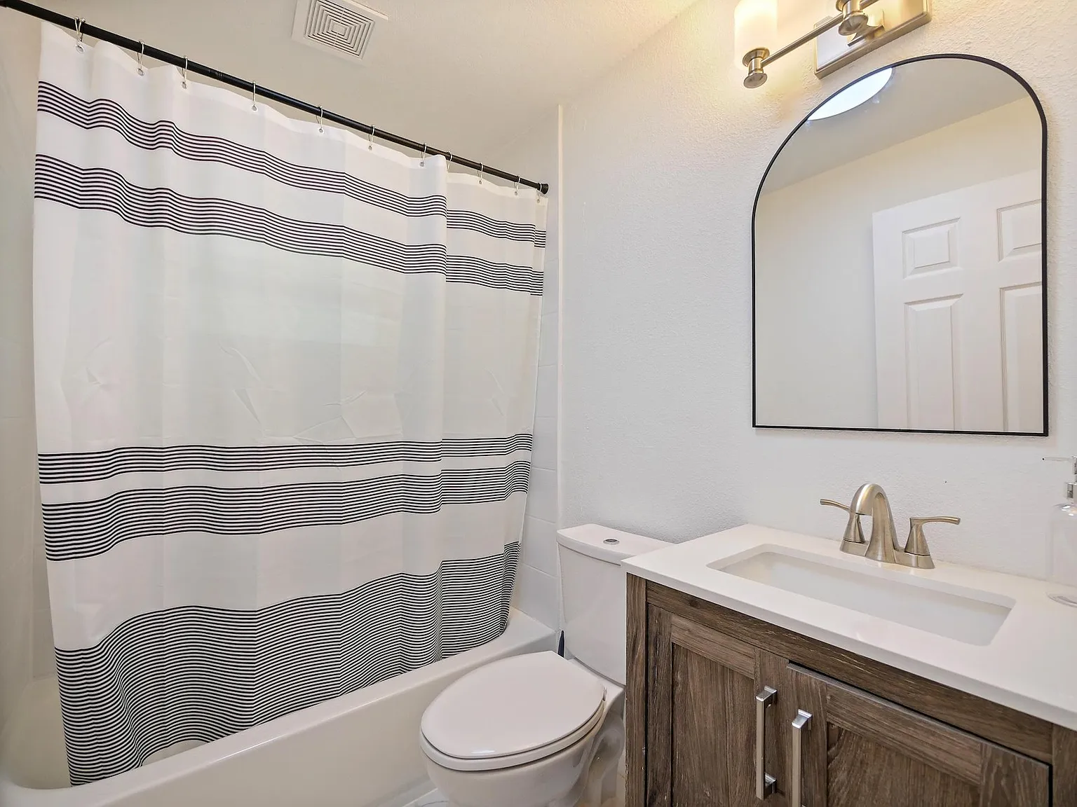 4 bed, 2.0 bath, 1500 sqft, $845 — Photo 4