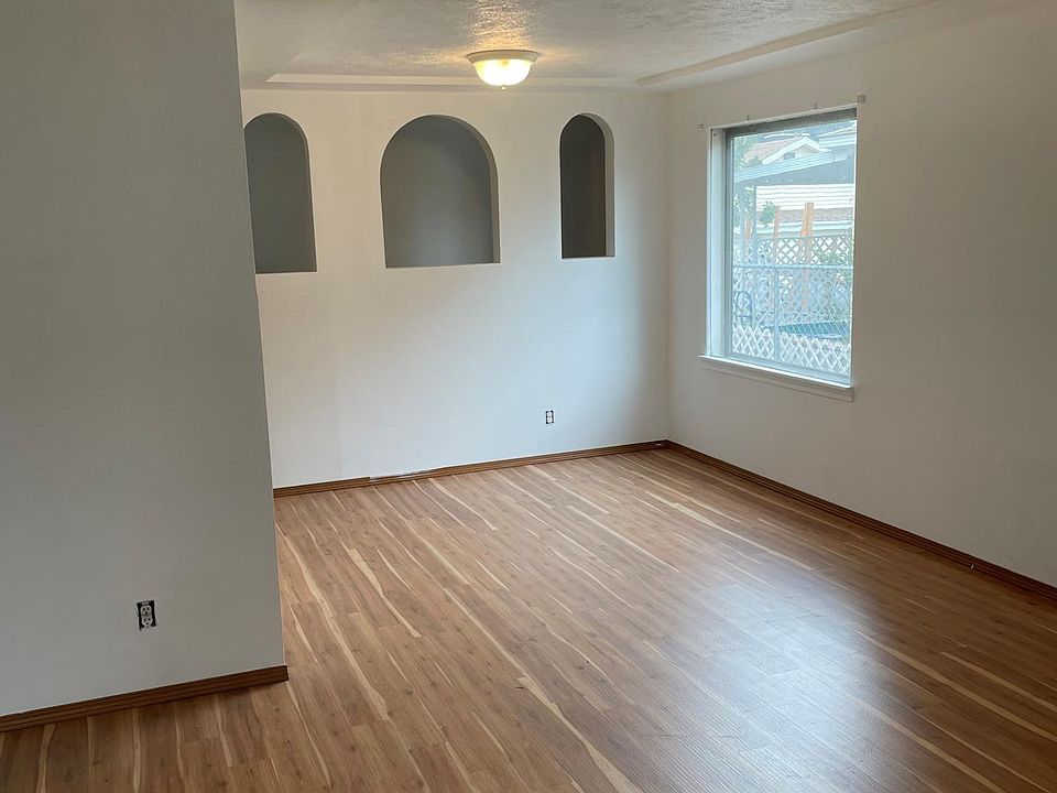 1st image of 2611 E Marshall Ave