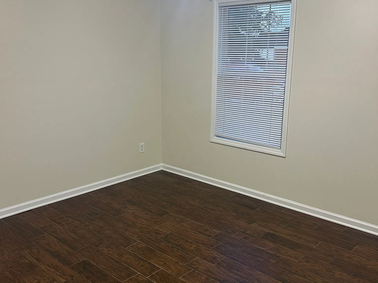 2 bed, 1.5 bath, $800 — Photo 2