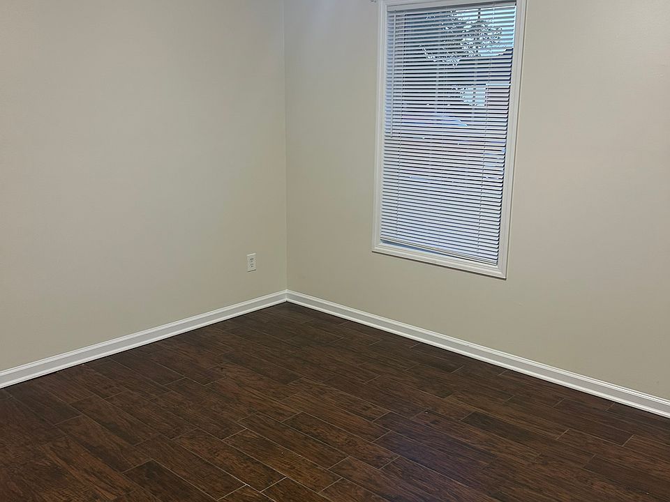 2nd image of 56 Maple Pl #56