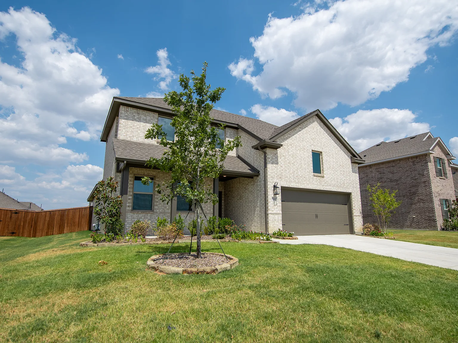 4 bed, 2356 sqft, $2,400 — Photo 2