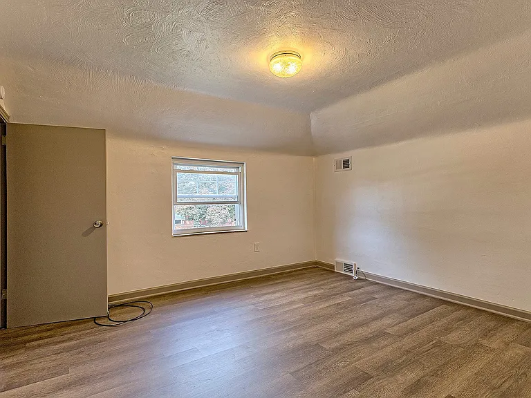 1524 Mansion Pl — Photo 16