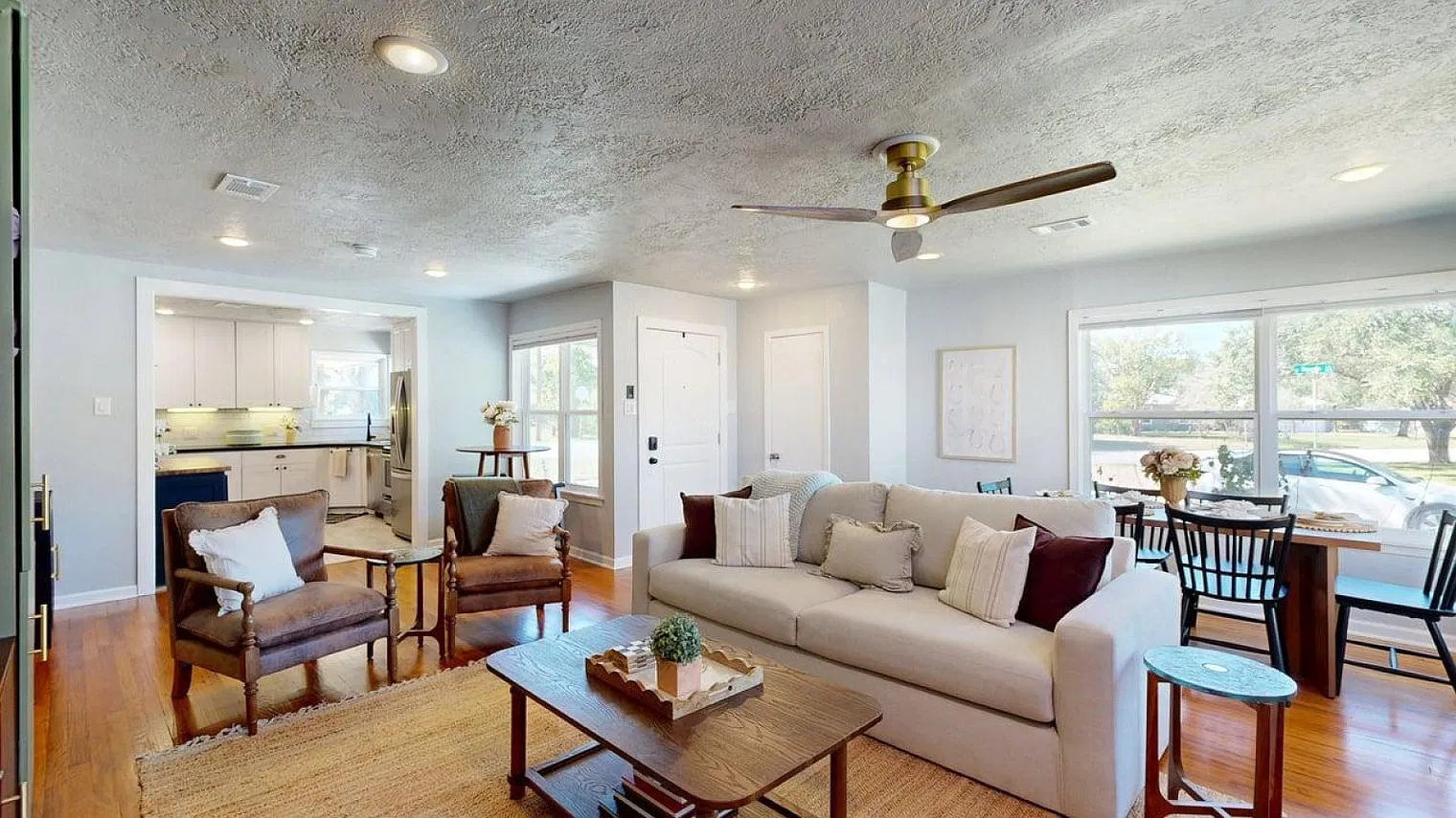 3 bed, 2.0 bath, $9,915 — Photo 4