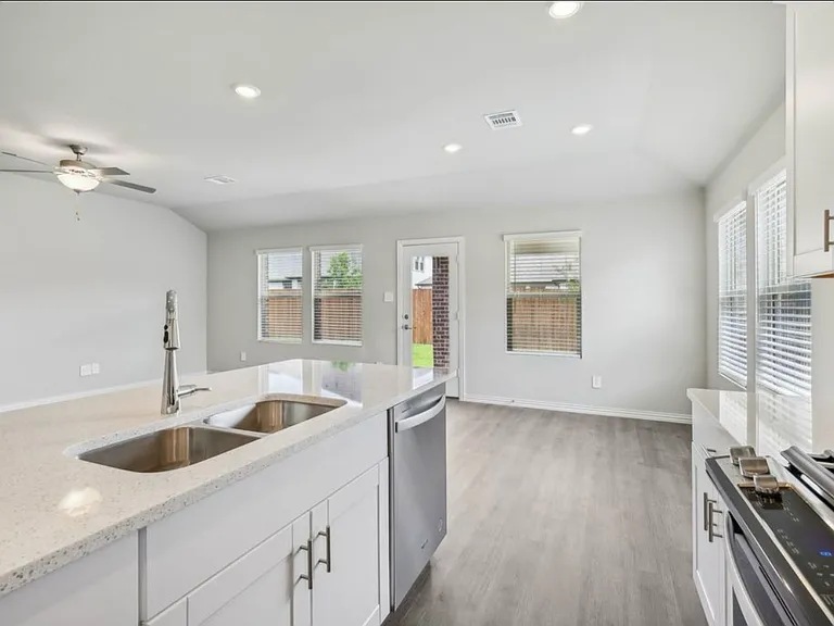 612 Huntley Dr — Photo 11