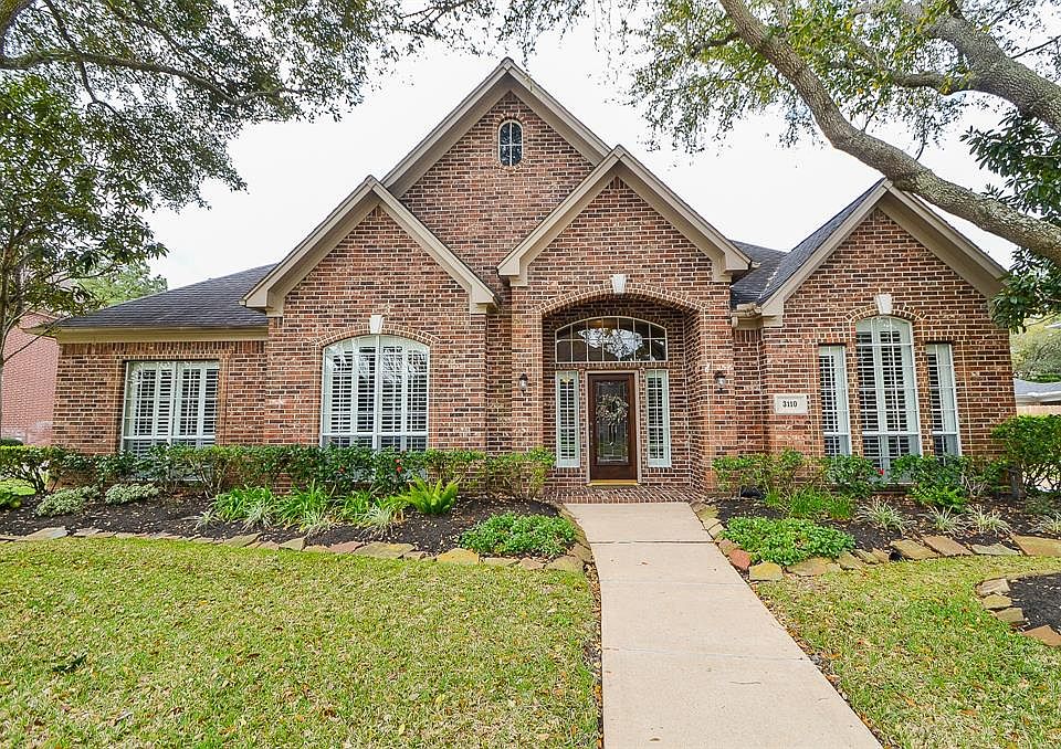 WELCOME HOME to 3110 Meadow Pond Dr. Cinco Ranch is a way of life. Residents here enjoy a multitude of indoor and outdoor activities and clubs that appeal to people from all over the world. Come live the Cinco way!