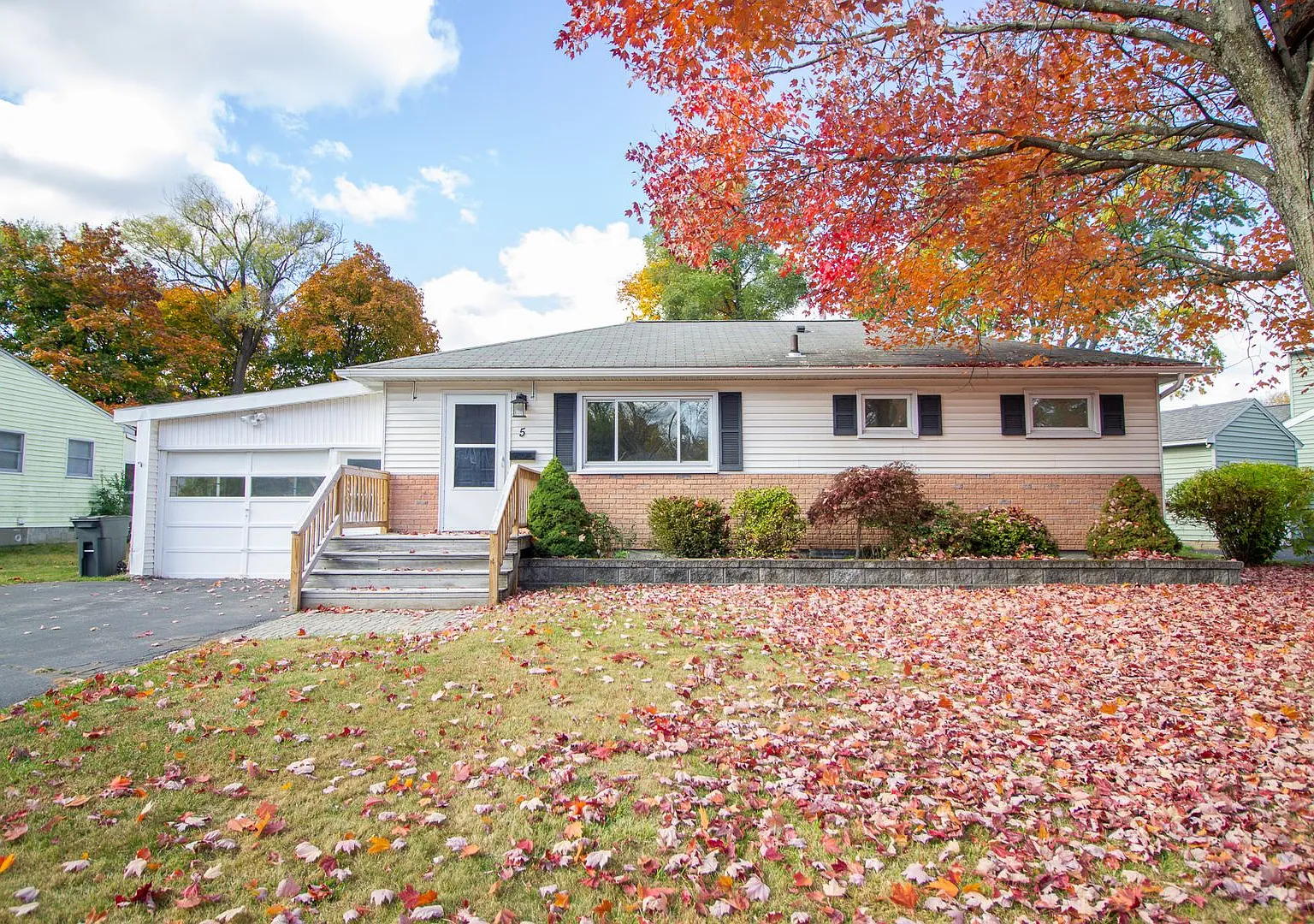 Home For Rent in the Village of Colonie — Photo 1