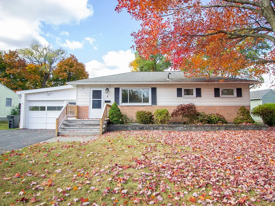 5 Huckleberry Ln