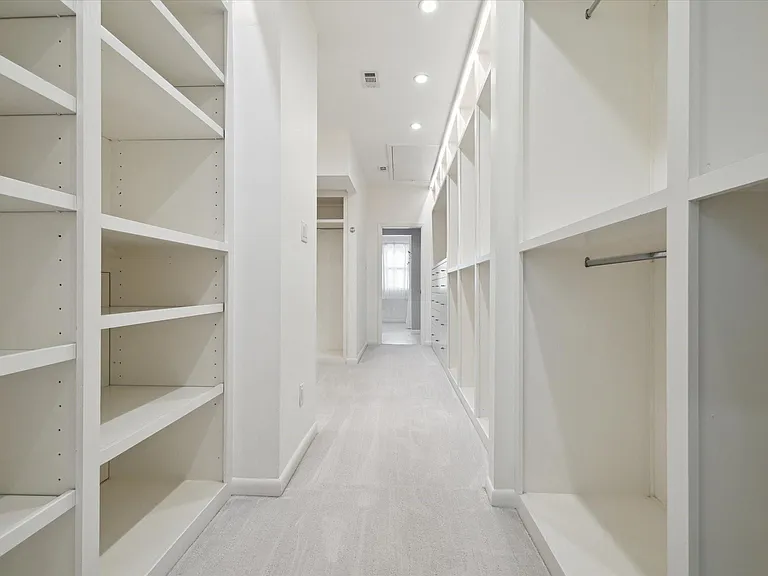 7922 Woodway Dr — Photo 24