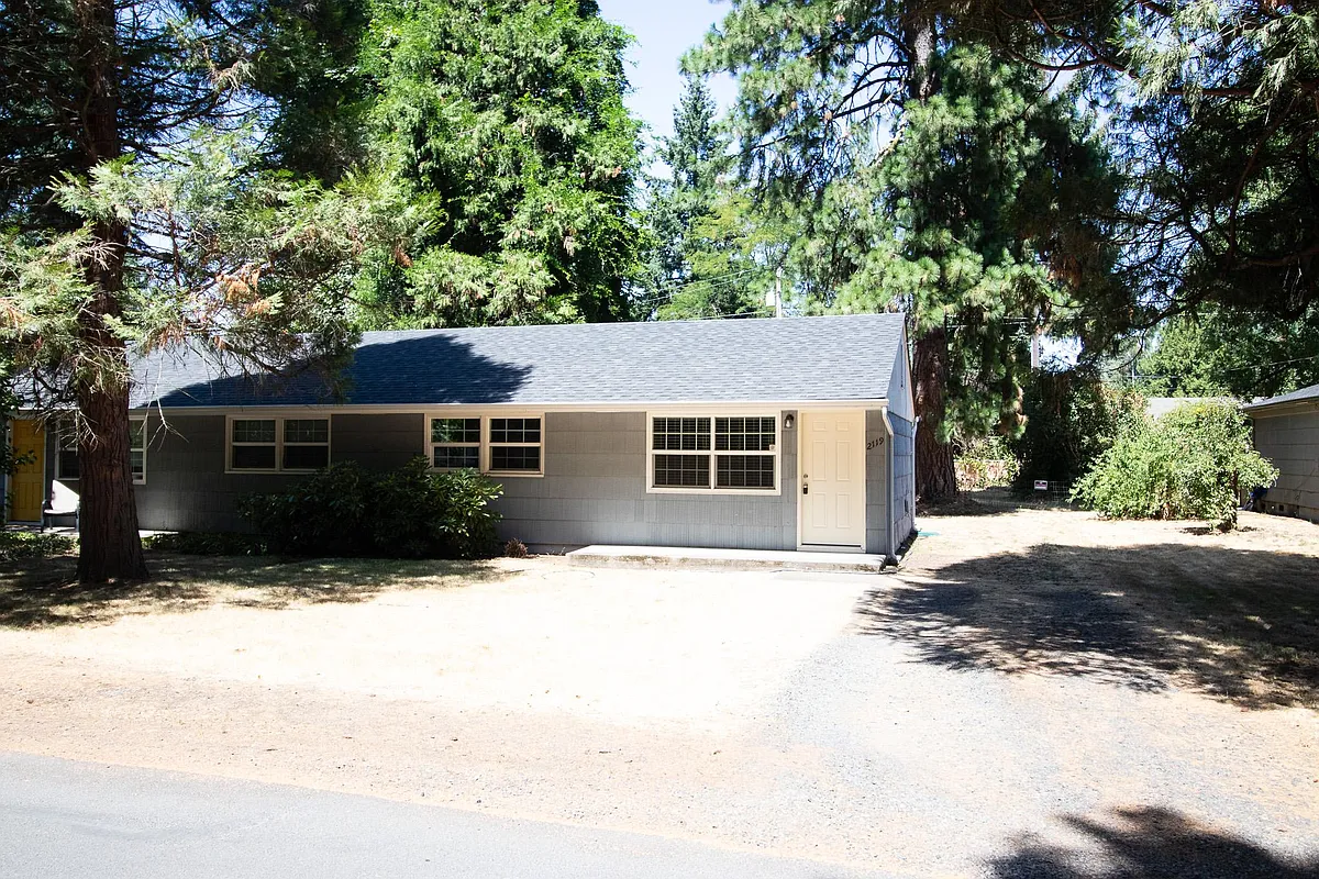 Building Photo - 2119 Eastwood Ln