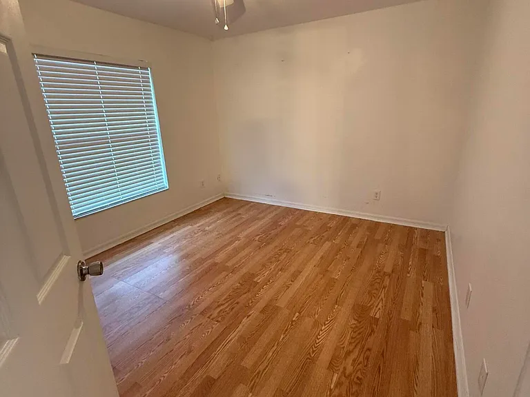 249 NE Glentry Ave — Photo 5
