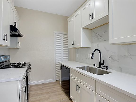 4th image of 254 Woodbridge Ave #1