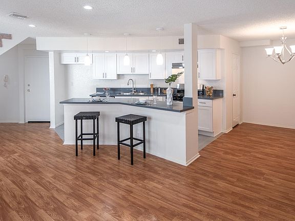2nd image of 3105 Montrose Ave #7