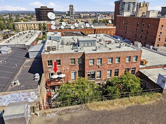 2nd image of 1221 W Railroad Alley Ave
