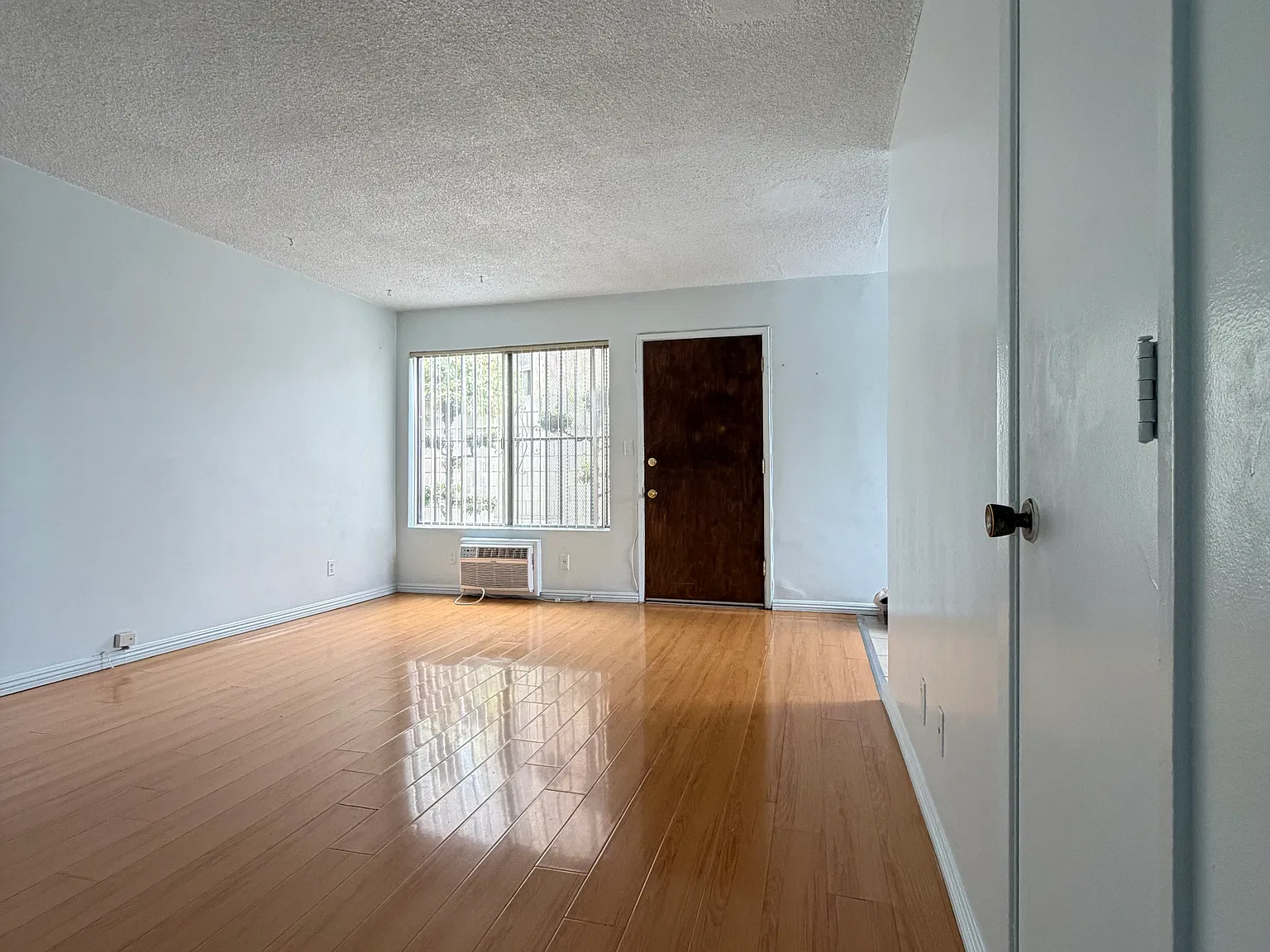 2 bed, $2,000 — Photo 2