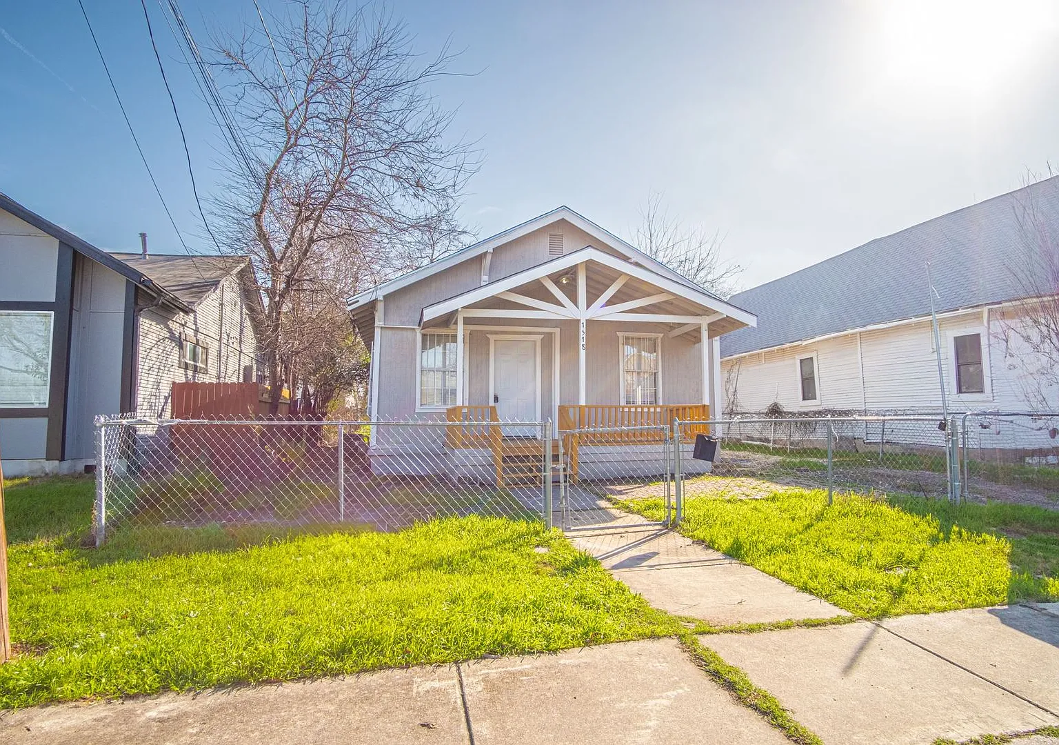 Charming 2BR 1BA Near Downtown — Photo 3