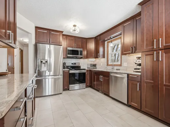 1955 Timber Wolf Trl S, Eagan, MN 55122