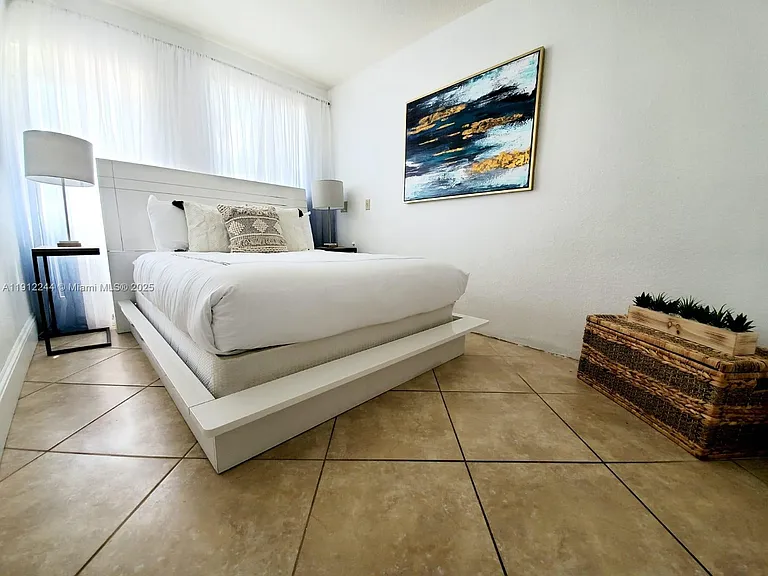 302 Balboa St — Photo 50