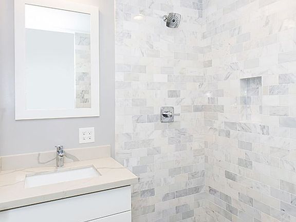 5th image of 502 Bellevue Ave E APT 203
