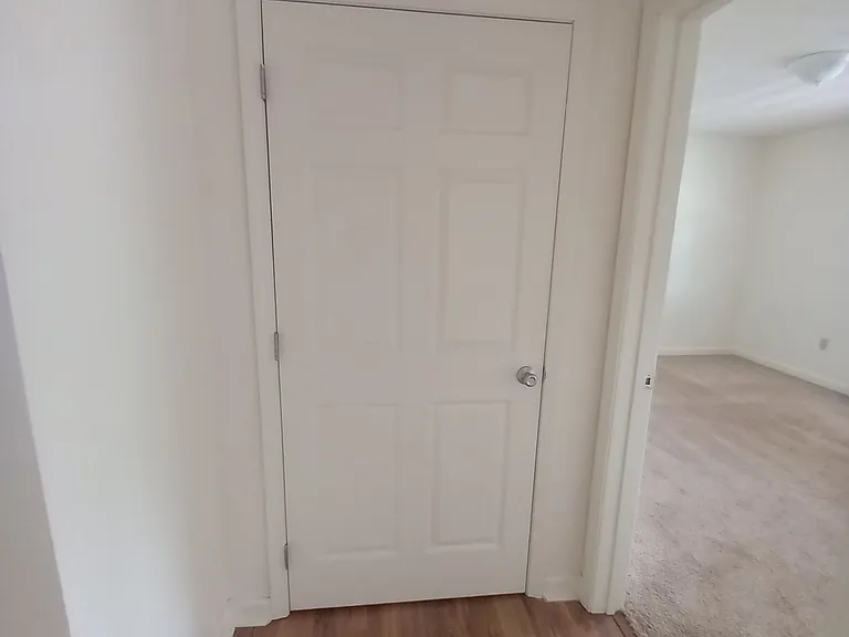 Apartment Heights — Photo 10