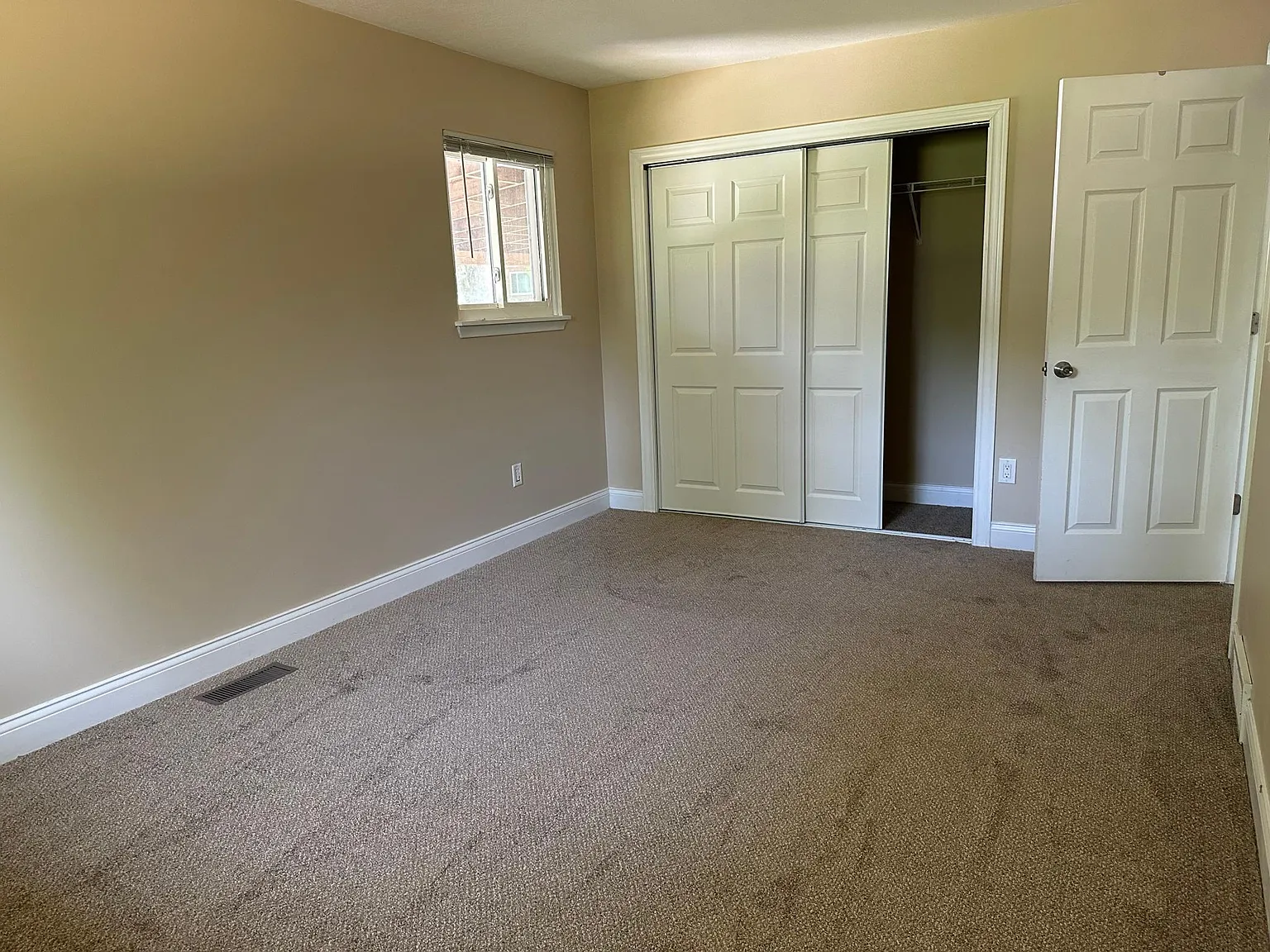 2 bed, 900 sqft, $1,250 — Photo 4