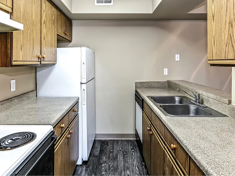 Fox Valley Apartments — Photo 11