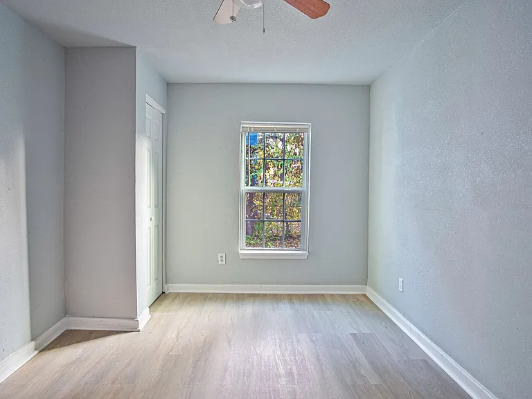 318 Vine St — Photo 20