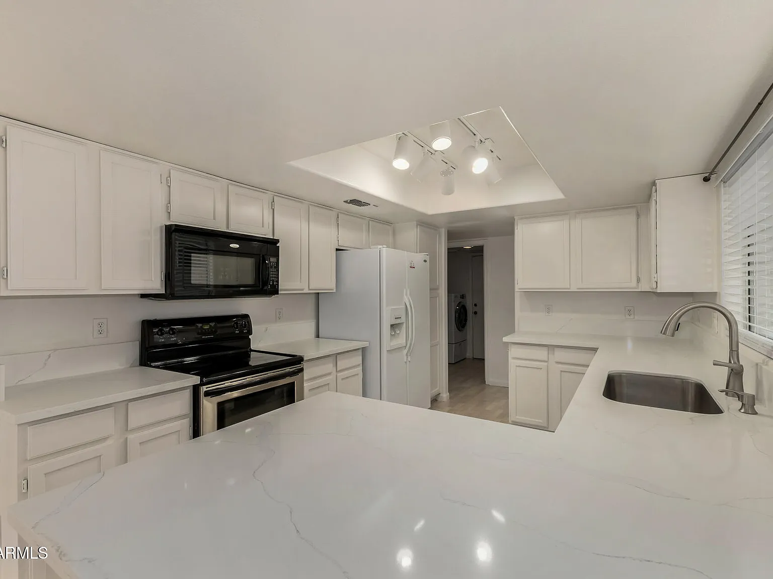 3 bed, 2.5 bath, 1852 sqft, $2,350 — Photo 1