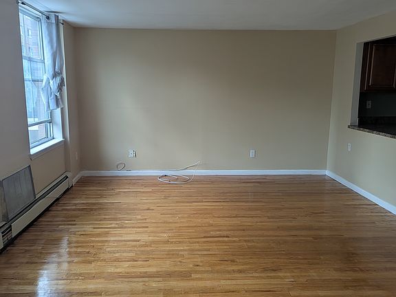 5th image of 830 Courtlandt Ave APT 3