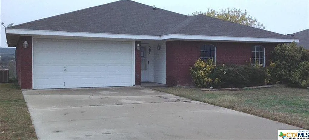 3 bed, 1349 sqft, $1,295 — Photo 1