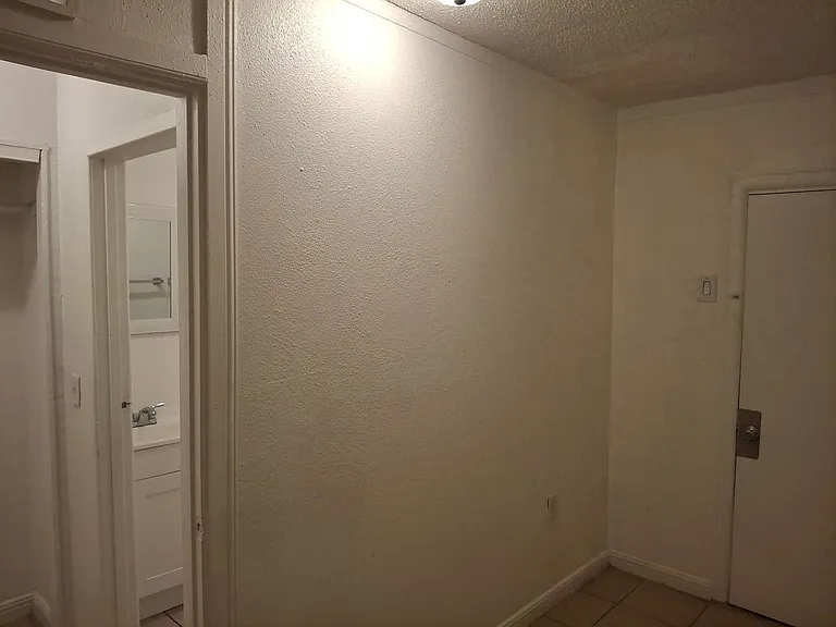 1007 C St #3 — Photo 13