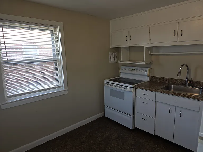 5 E Monument Ave — Photo 13