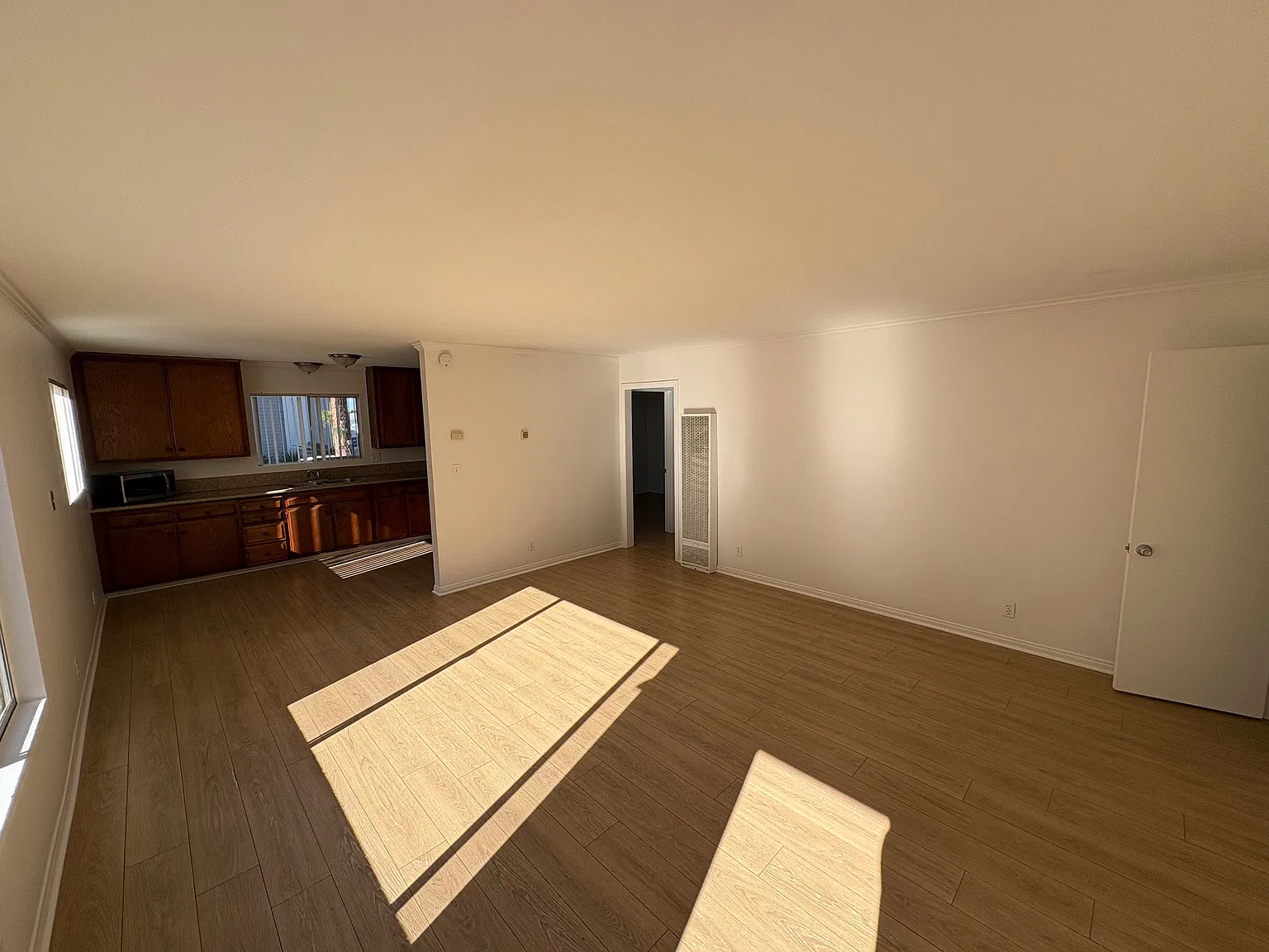2 bed, 850 sqft, $2,495 — Photo 2