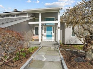 1 Overlook Dr, Bristol, RI 02809