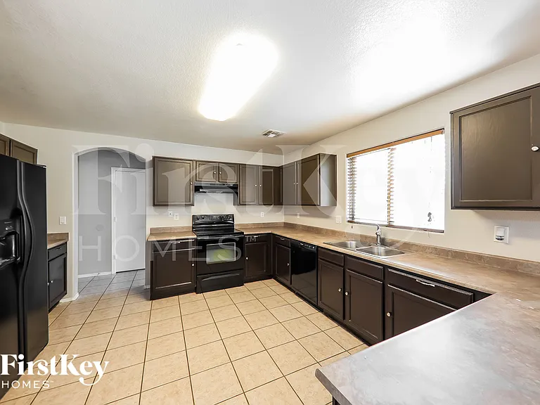 12807 W Voltaire Ave — Photo 7