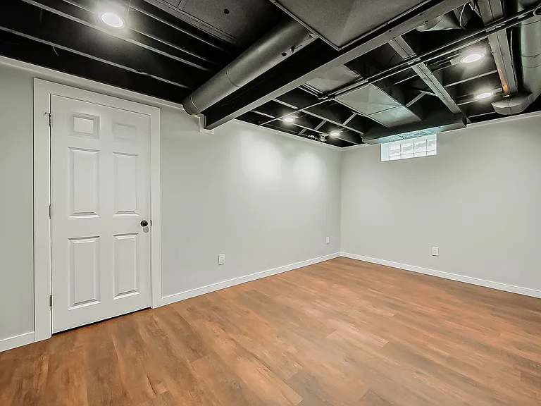 21530 Olmstead St — Photo 26